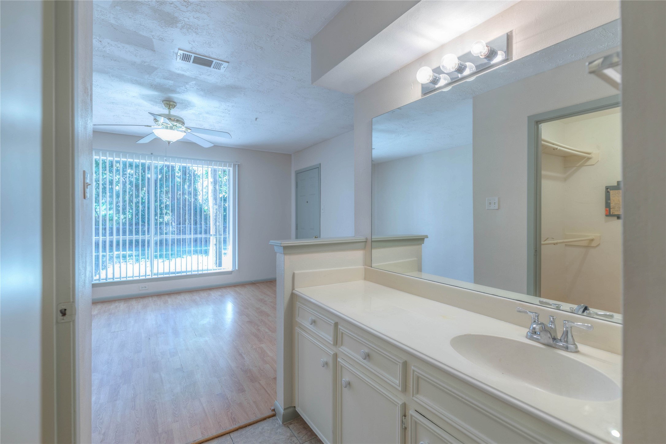 2009 Tickner Street Conroe, TX 77301 - Photo 13 of 26