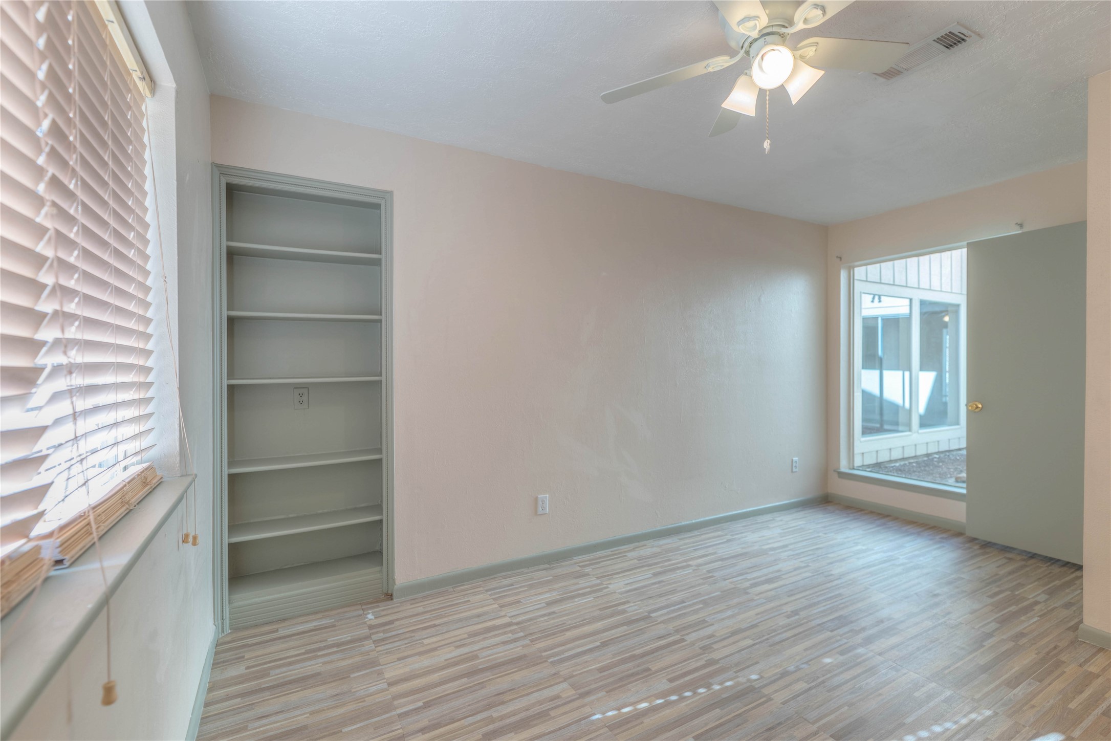 2009 Tickner Street Conroe, TX 77301 - Photo 17 of 26