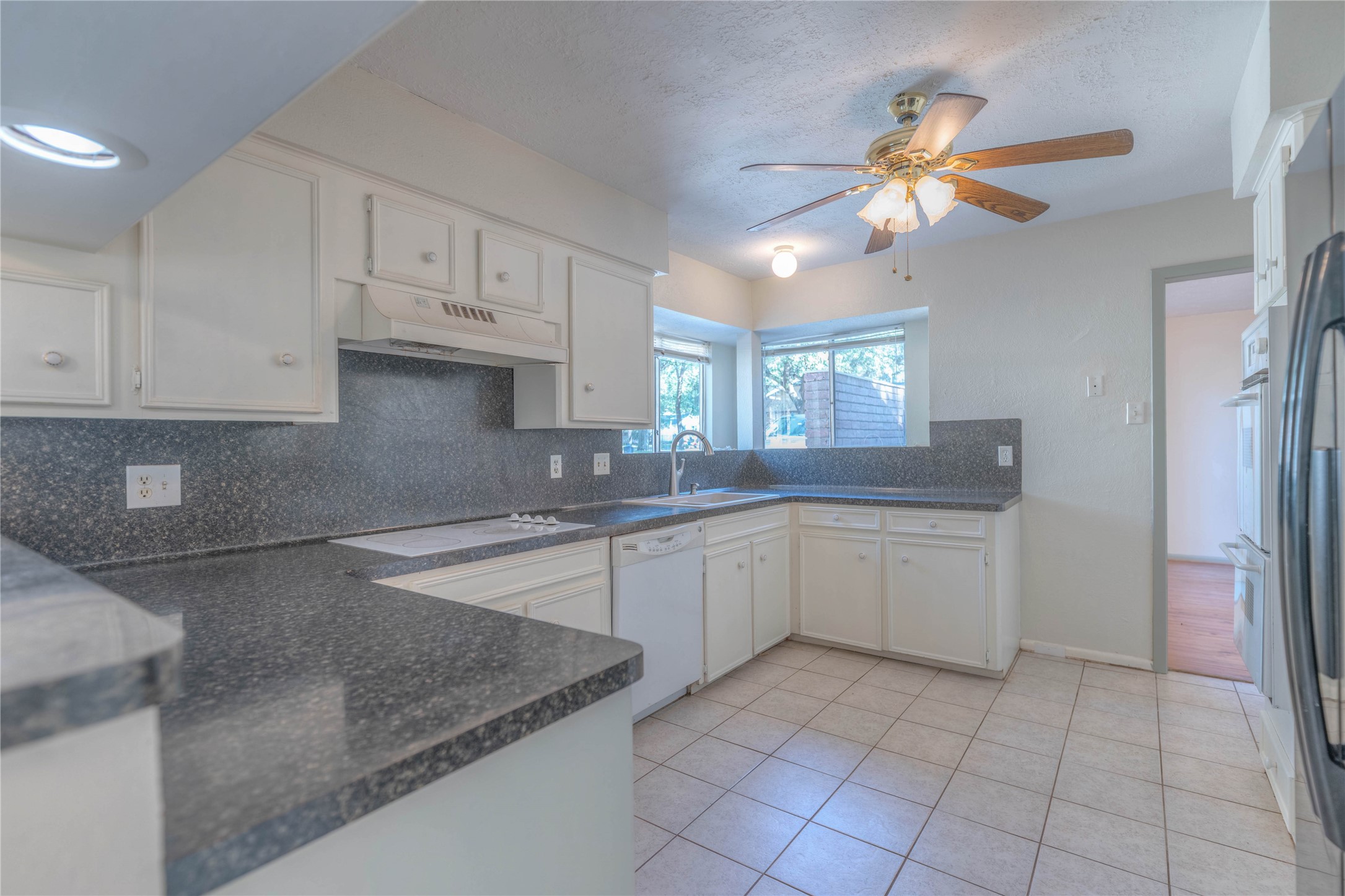 2009 Tickner Street Conroe, TX 77301 - Photo 7 of 26