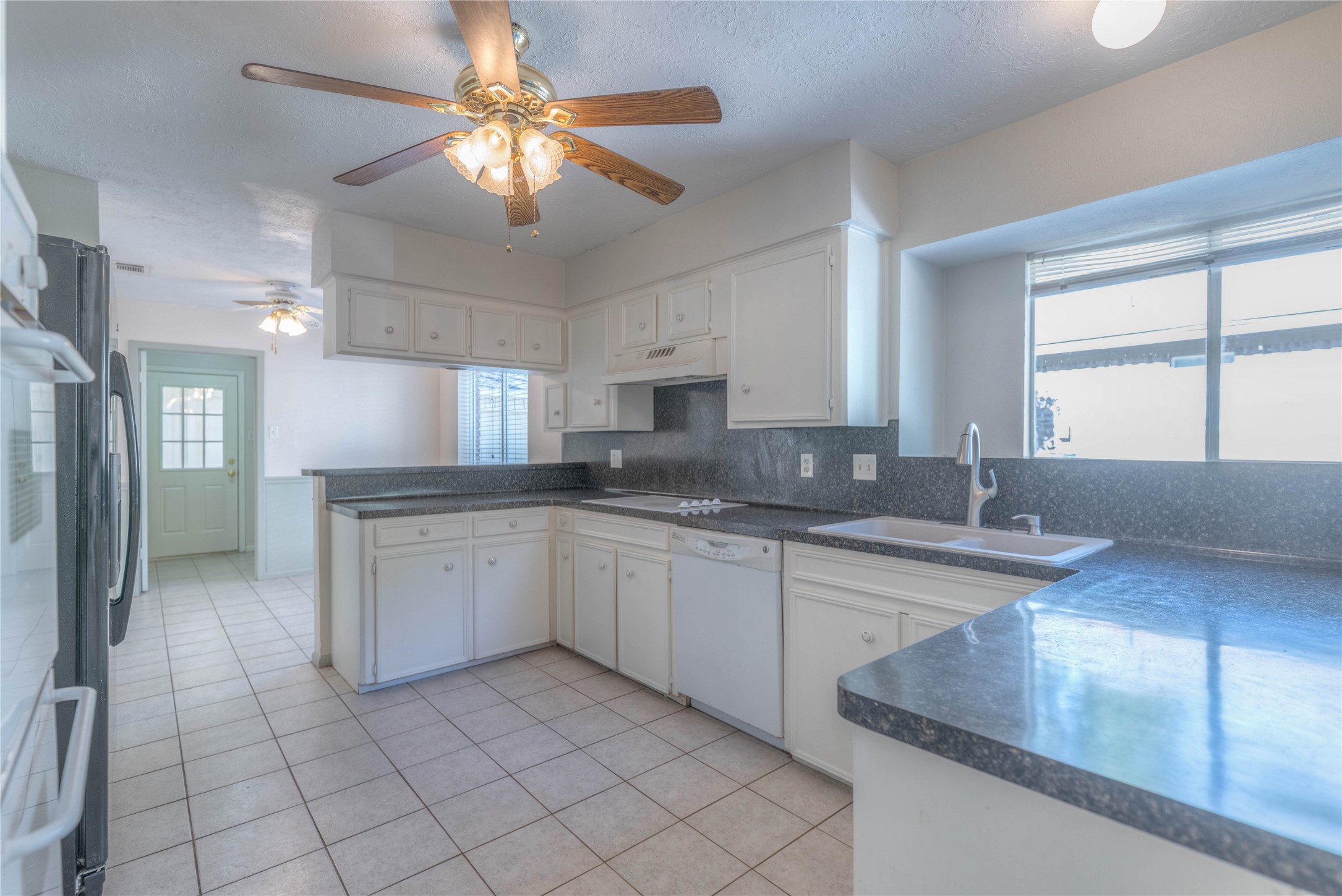 2009 Tickner Street Conroe, TX 77301 - Photo 8 of 26