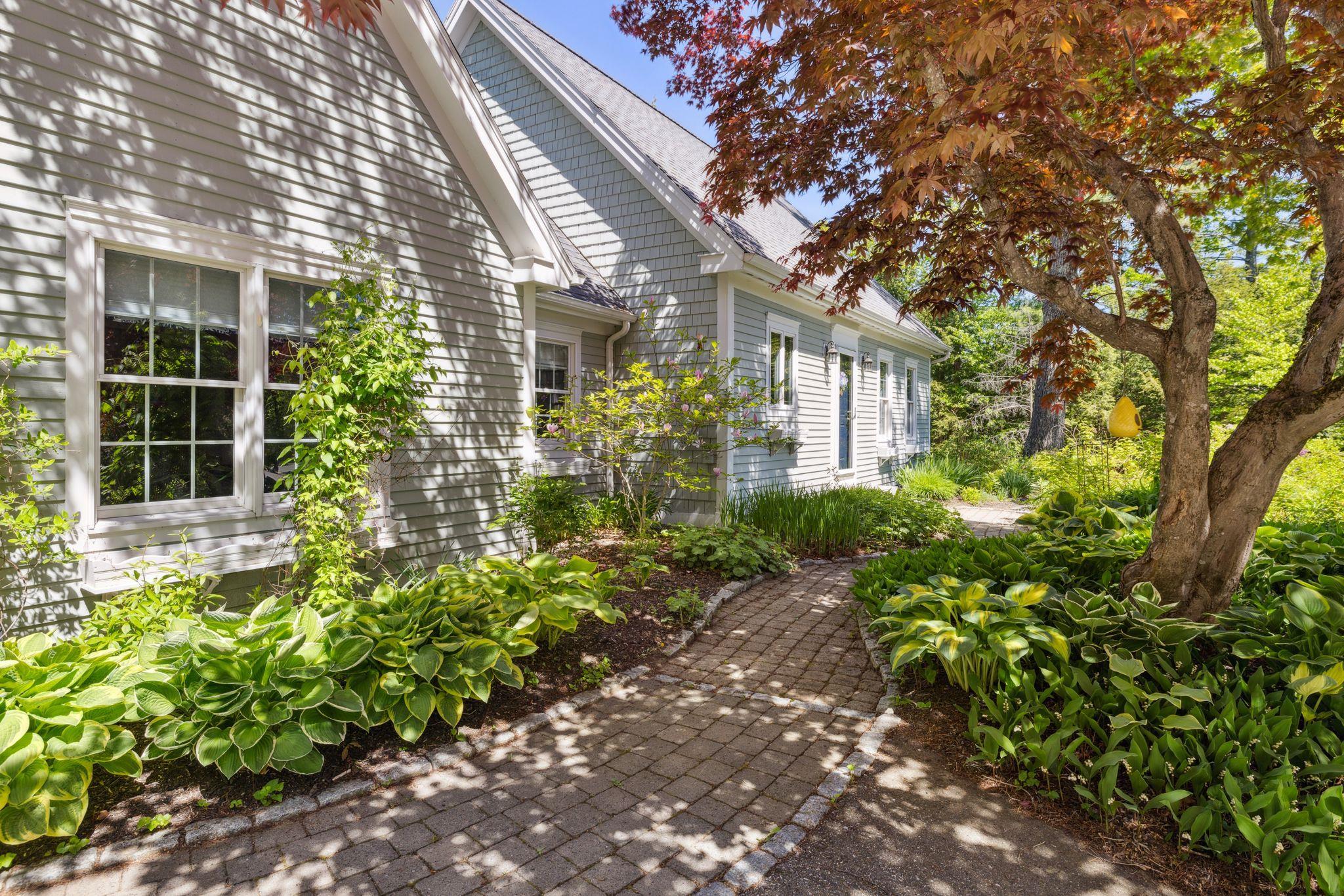 635 Cherry Valley Road Gilford, NH 03249 - Photo 2 of 31 Gallery Image 2