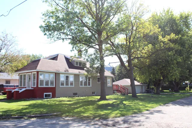 $179,000 | 201 Emerson Avenue Northeast, Renville, MN 56284
