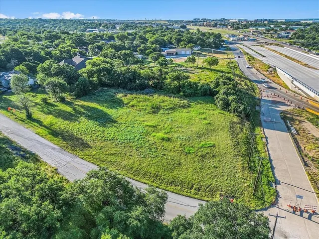 $324,900 | 7037 Greenbriar Crescent Street, Lake Worth, TX 76135