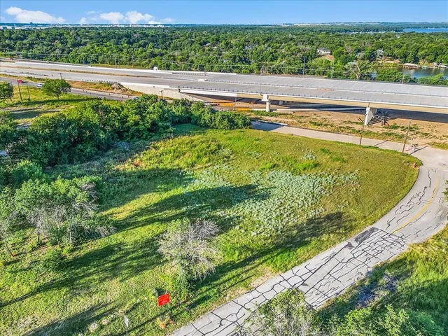 $324,900 | 7037 Greenbriar Crescent Street, Lake Worth, TX 76135