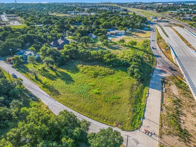 $324,900 | 7037 Greenbriar Crescent Street, Lake Worth, TX 76135