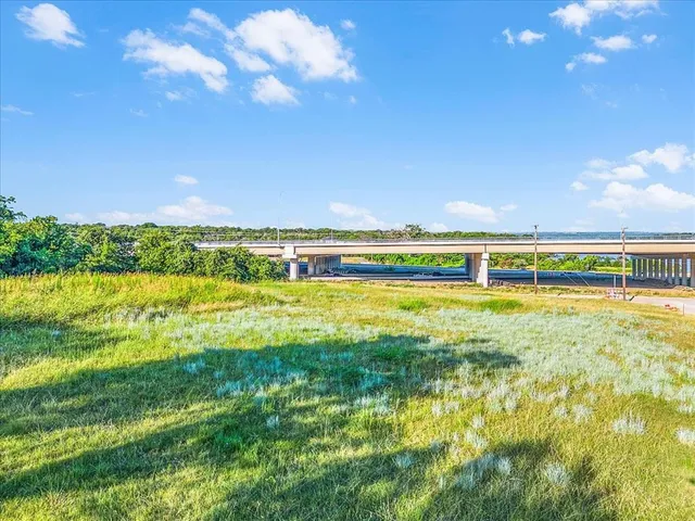 $324,900 | 7037 Greenbriar Crescent Street, Lake Worth, TX 76135