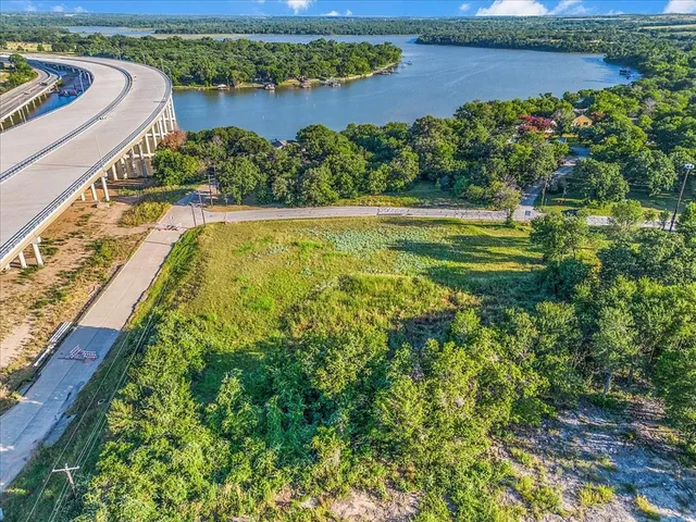 $324,900 | 7037 Greenbriar Crescent Street, Lake Worth, TX 76135