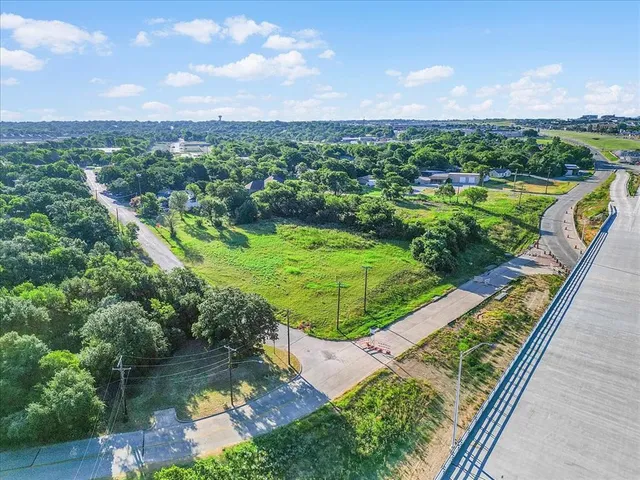 $324,900 | 7037 Greenbriar Crescent Street, Lake Worth, TX 76135