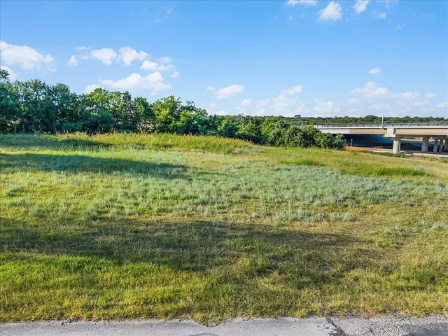 $324,900 | 7037 Greenbriar Crescent Street, Lake Worth, TX 76135