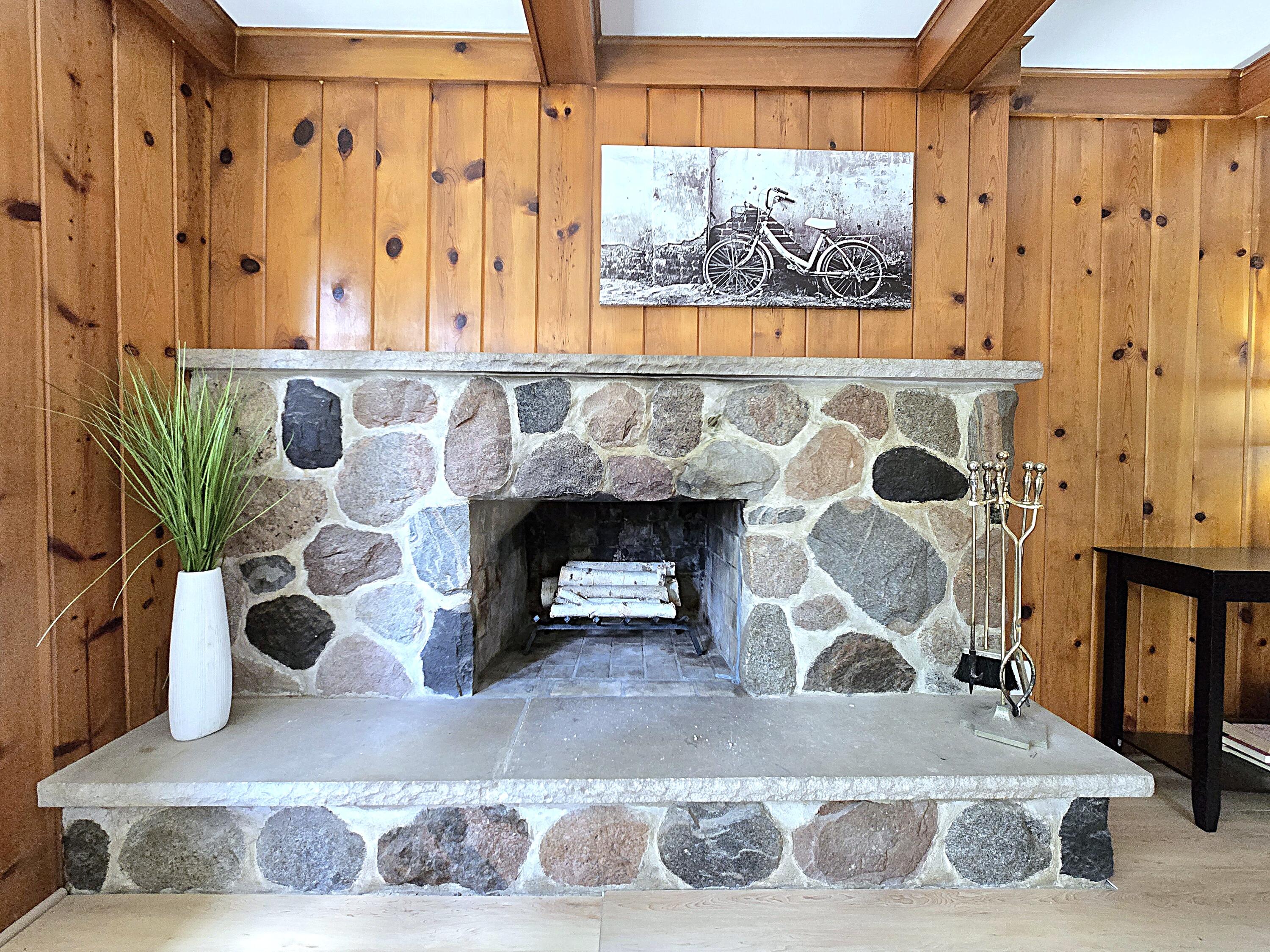 N92-w29368 Center Oak Road Merton, WI 53029 - Photo 10 of 44 Fireplace in Family Room