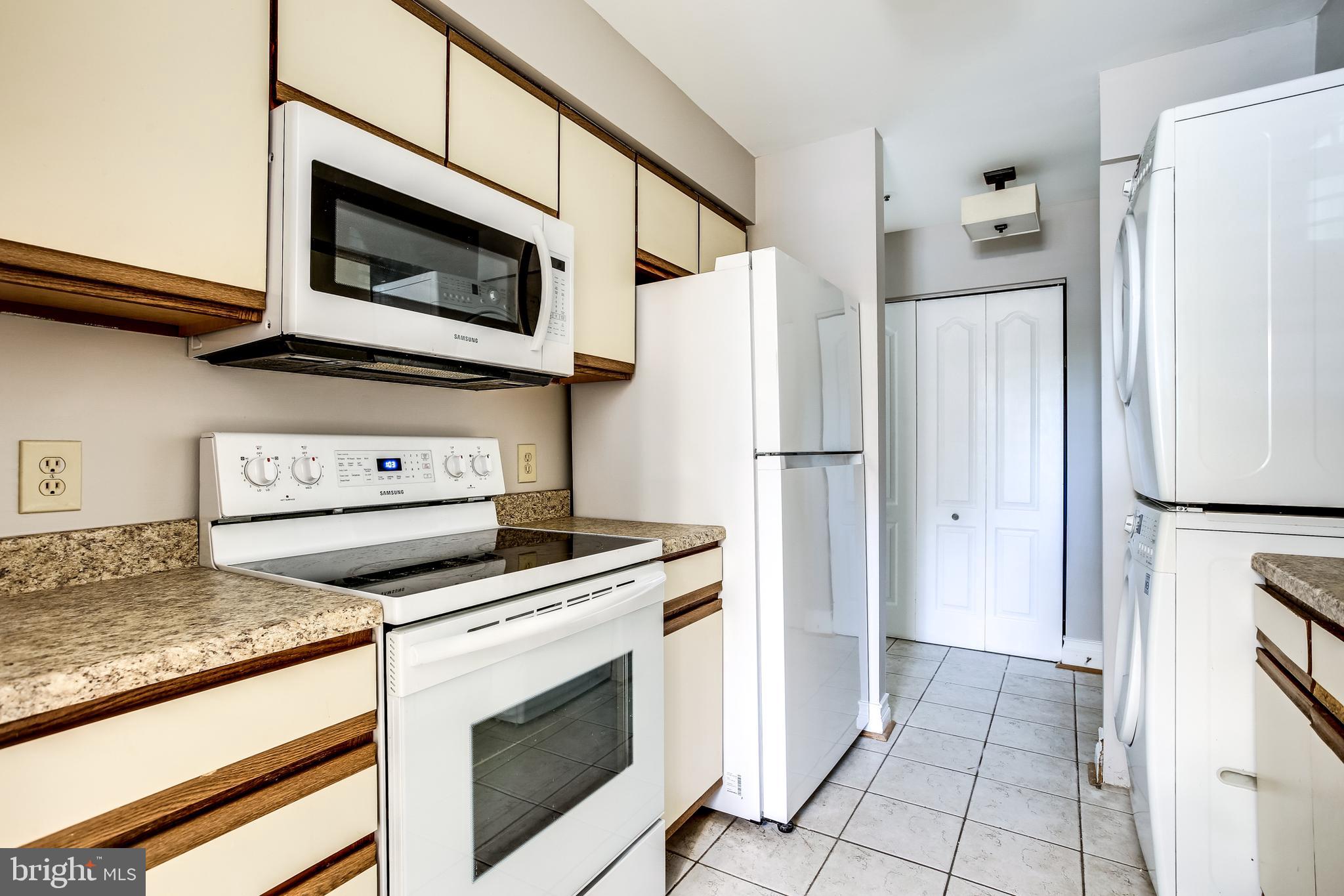 8384 Montgomery Run Road, Unit A Ellicott City, MD 21043 - Photo 10 of 29 Kitchen with matching appliances.