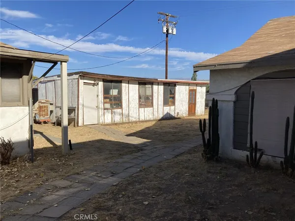 a view of a house with backyard and a porch