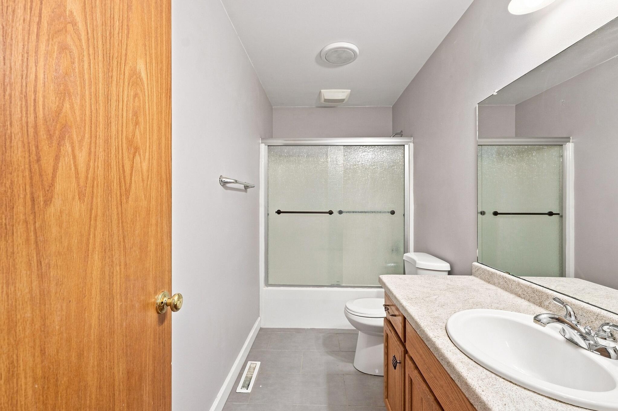 N173W20130 Raymond Road Jackson, WI 53037 - Photo 27 of 44 Full Bath Upper