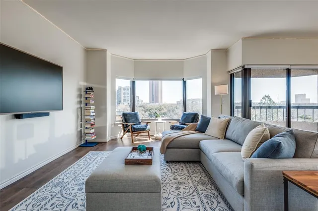 $5,250 | 3030 McKinney Avenue, Unit 501, Dallas, TX 75204