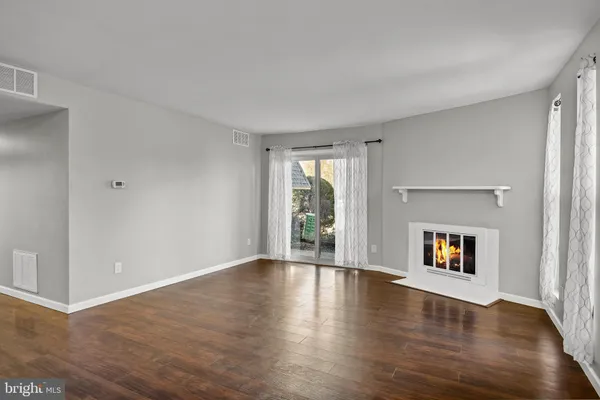 $2,400 | 25 South Church Road, Unit 129, Maple Shade, NJ 08052