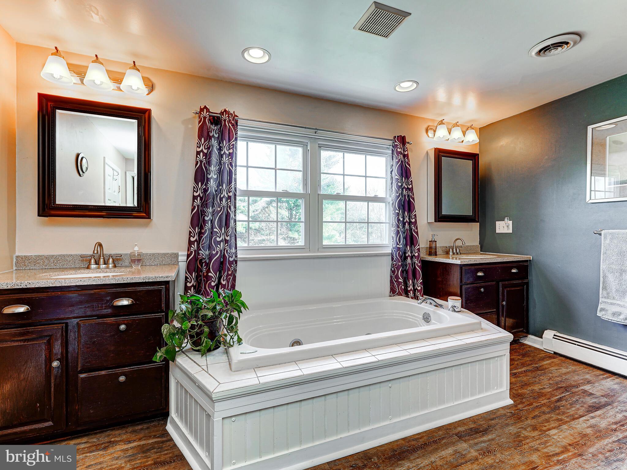 1601 Valley Road Newtown Square, PA 19073 - Photo 34 of 49 Jetted garden Tub