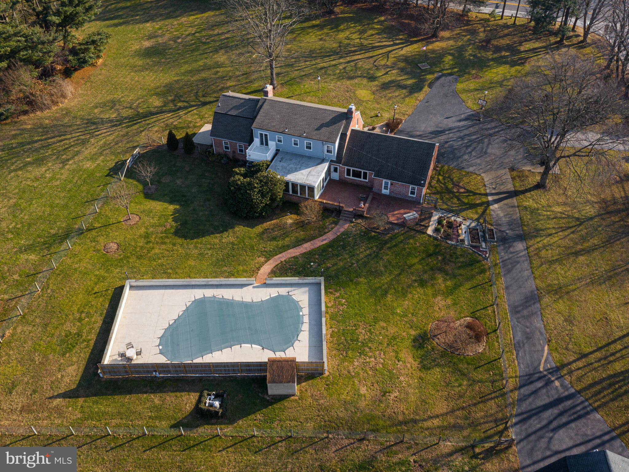Over 2 acres of ground w/House, Barn and Pool!