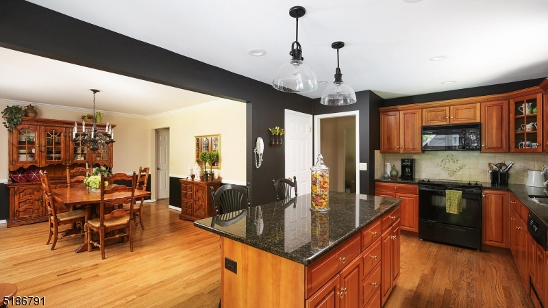 25 Angus Lane Warren, NJ 07059 - Photo 15 of 32