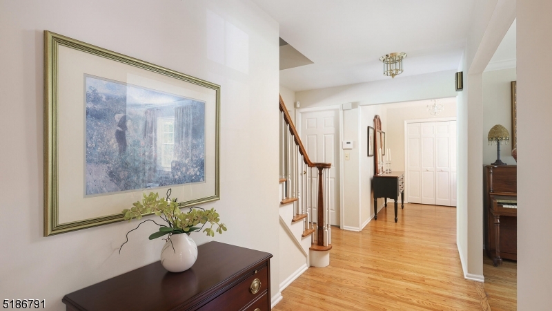 25 Angus Lane Warren, NJ 07059 - Photo 7 of 32