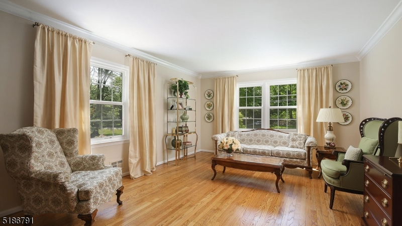 25 Angus Lane Warren, NJ 07059 - Photo 9 of 32