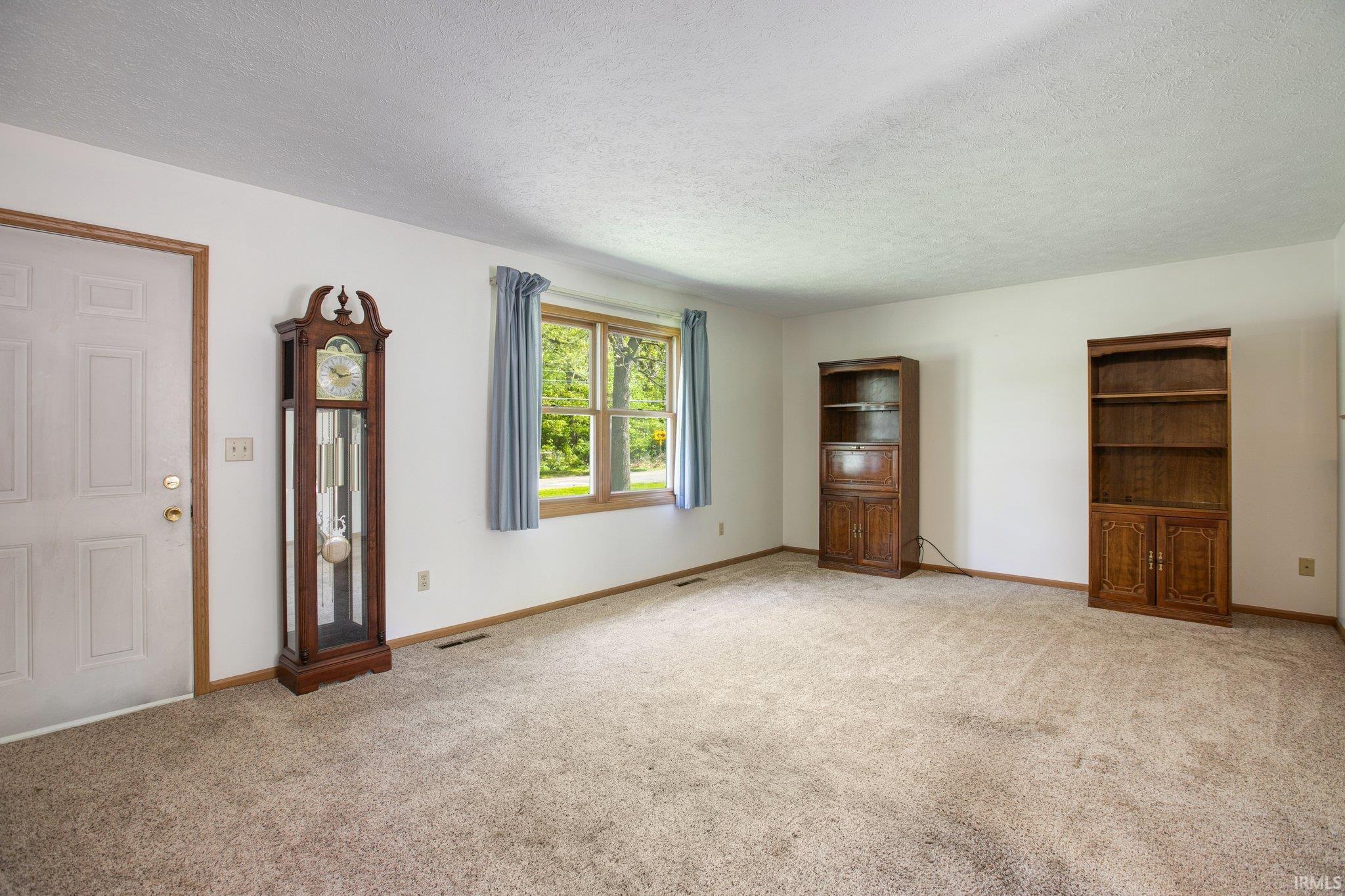 19328 Brick Road South Bend, IN 46637 - Photo 4 of 31 Gallery Image 4