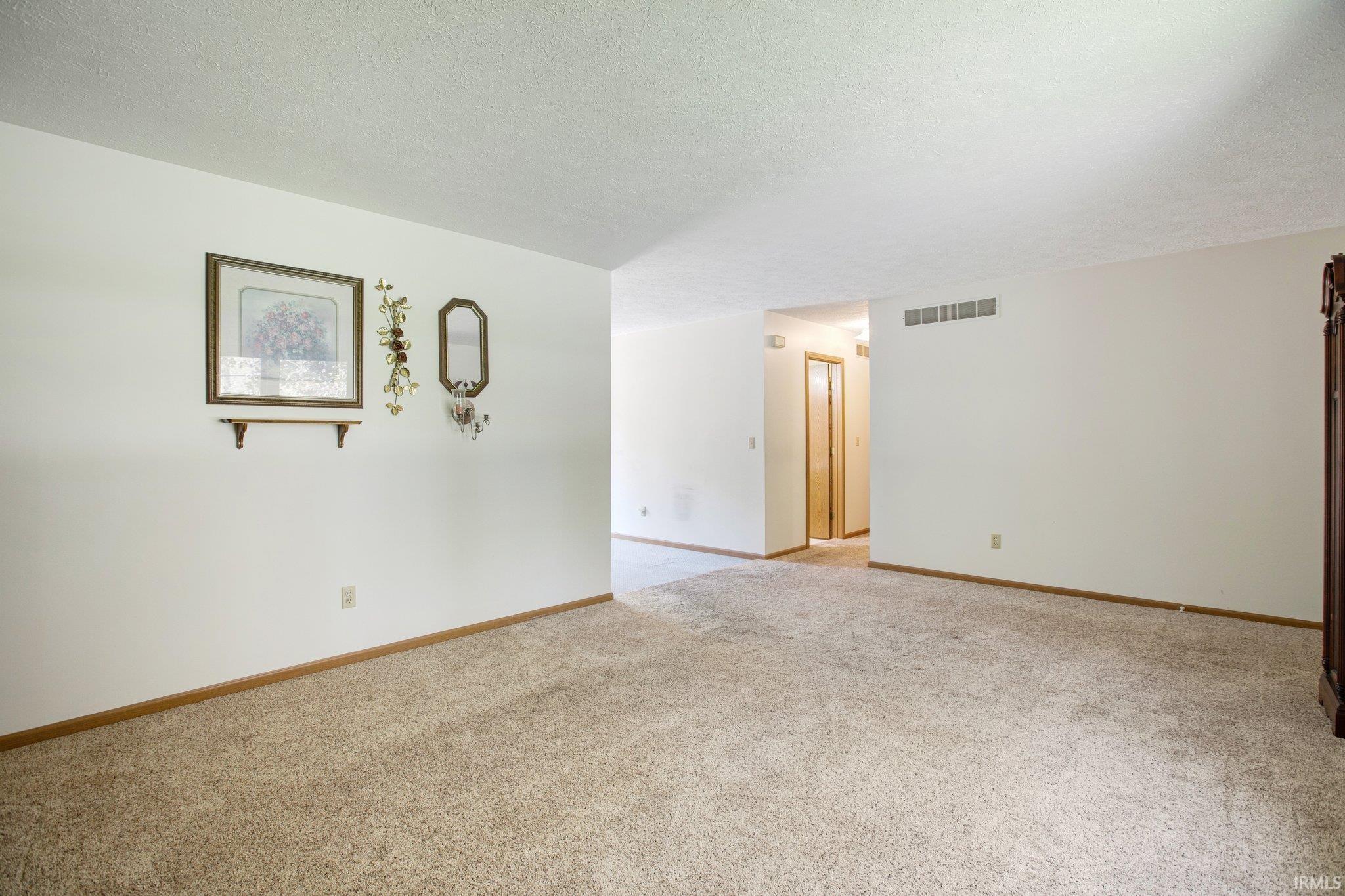 19328 Brick Road South Bend, IN 46637 - Photo 5 of 31 Gallery Image 5