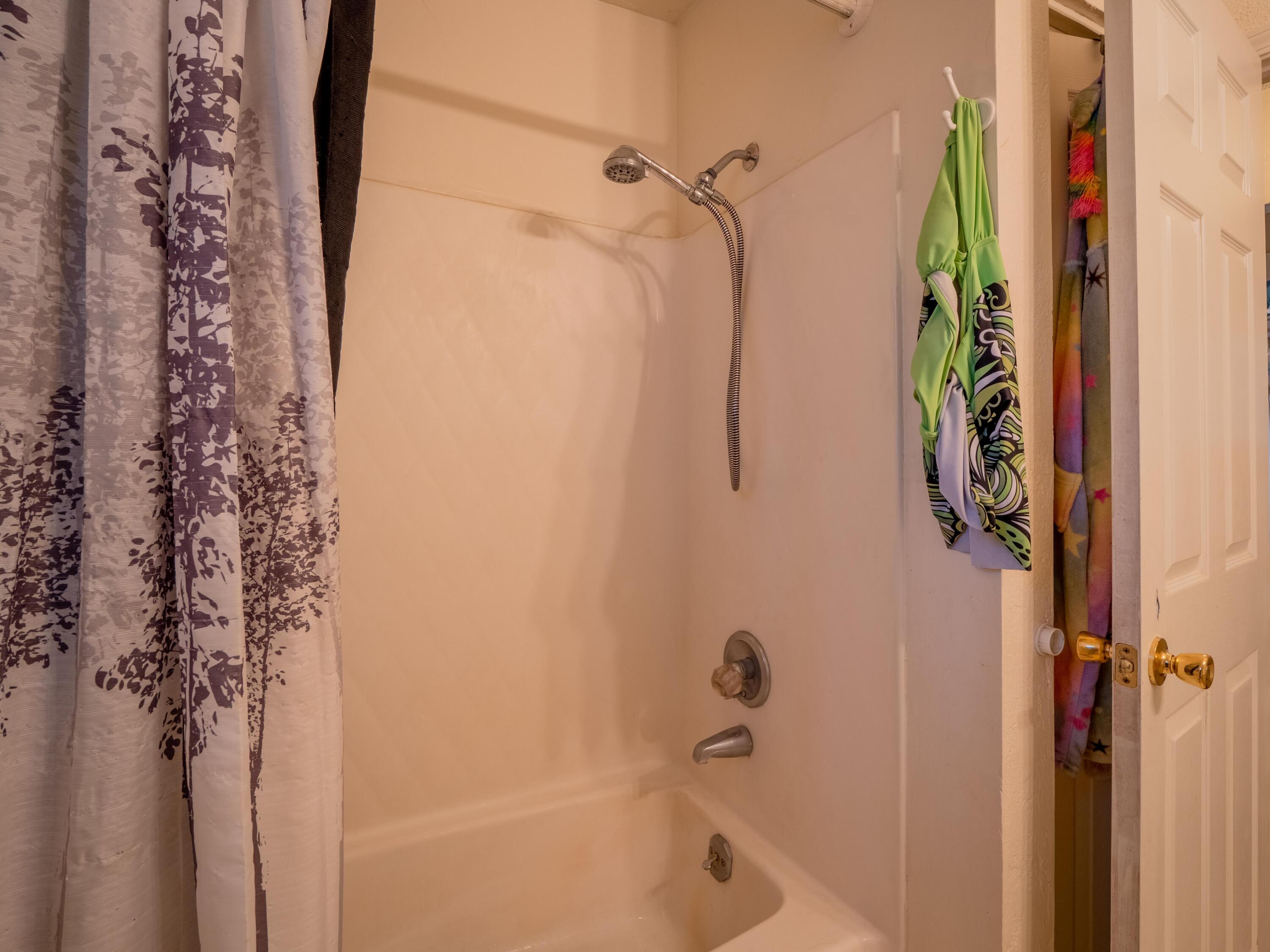 196 Rene Drive Shady Cove, OR 97539 - Photo 21 of 37 Main Bath 2