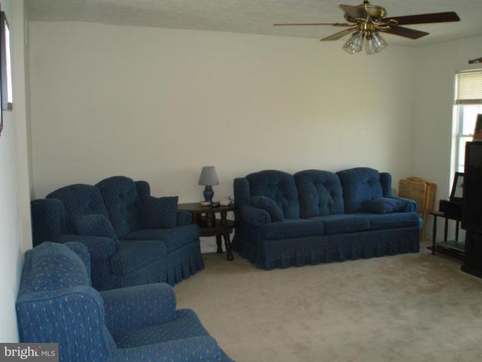 13419 Rhodes Court Clear Spring, MD 21722 - Photo 4 of 10 Living Room