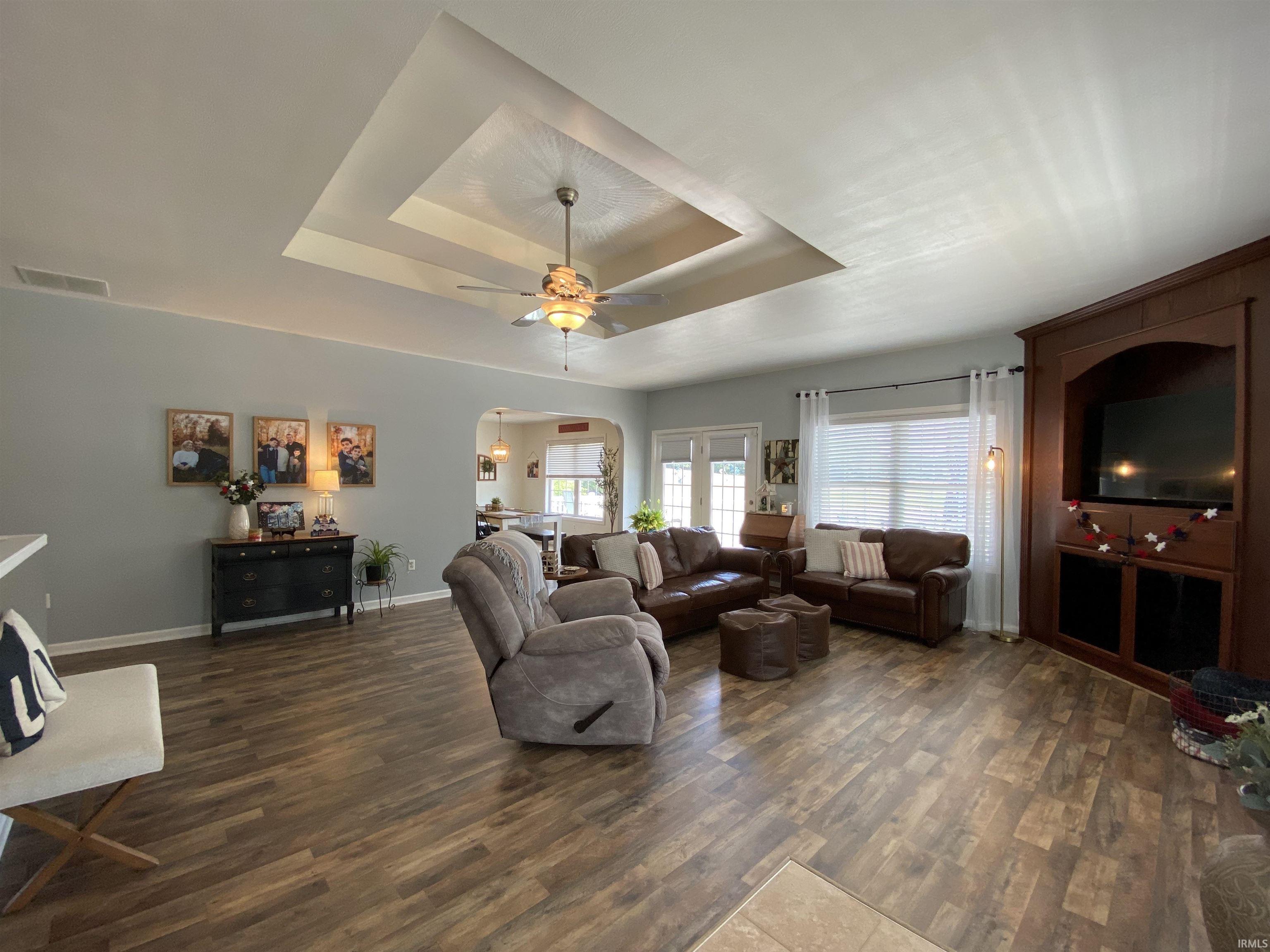 628 Fellowship Drive Bedford, IN 47421 - Photo 3 of 36