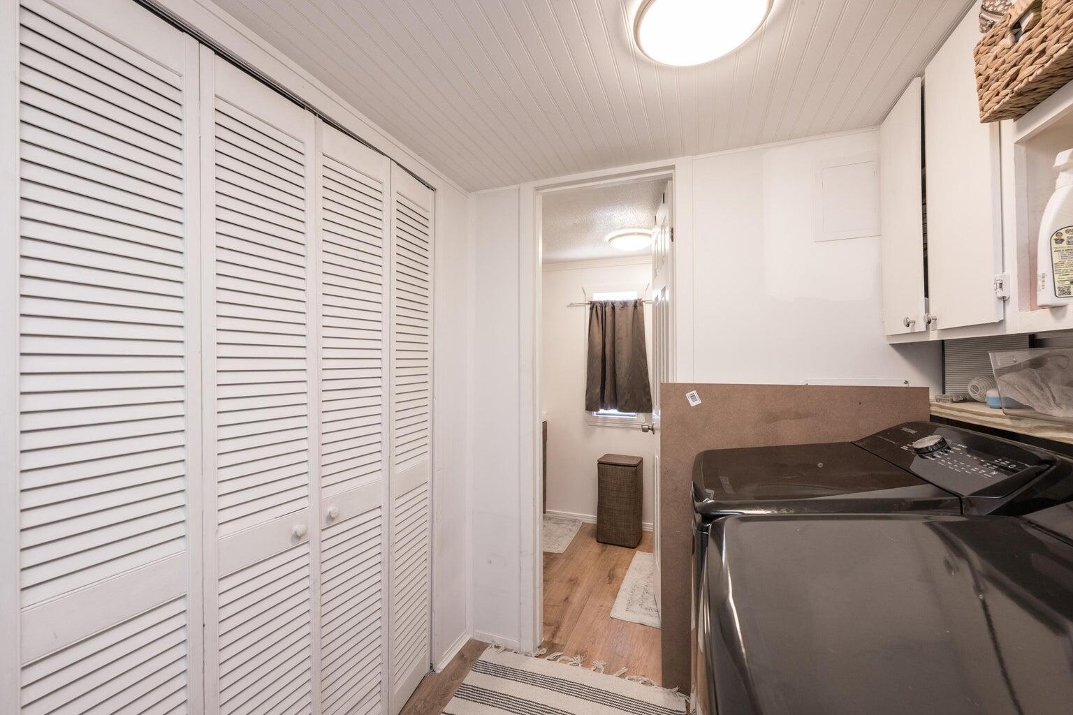 27942 Snapper Lane Summerland Key, FL 33042 - Photo 23 of 26 a kitchen with a refrigerator and a stove