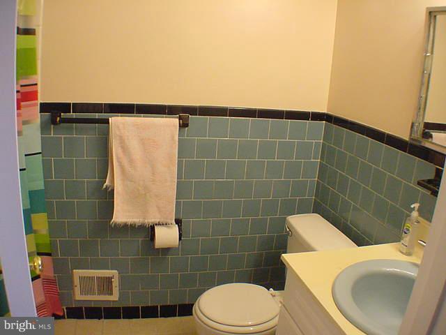10306 Leslie Street Silver Spring, MD 20902 - Photo 9 of 21 Bath