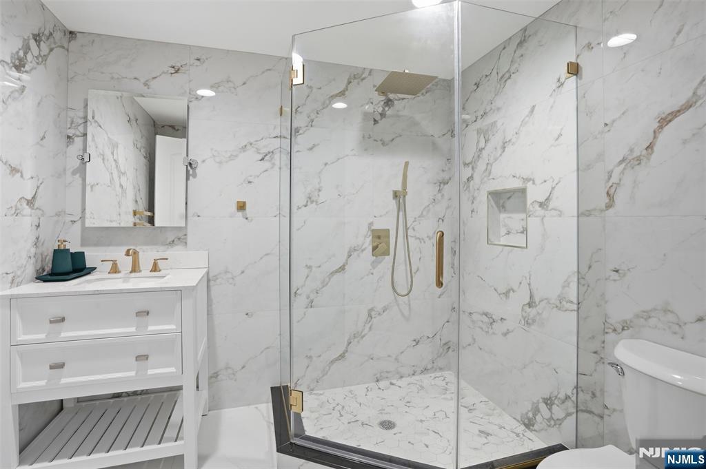 405 Liberty Road Englewood, NJ 07631 - Photo 14 of 37