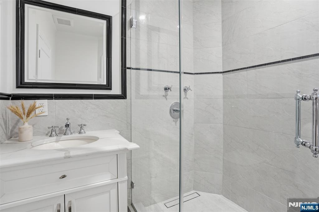 405 Liberty Road Englewood, NJ 07631 - Photo 35 of 37