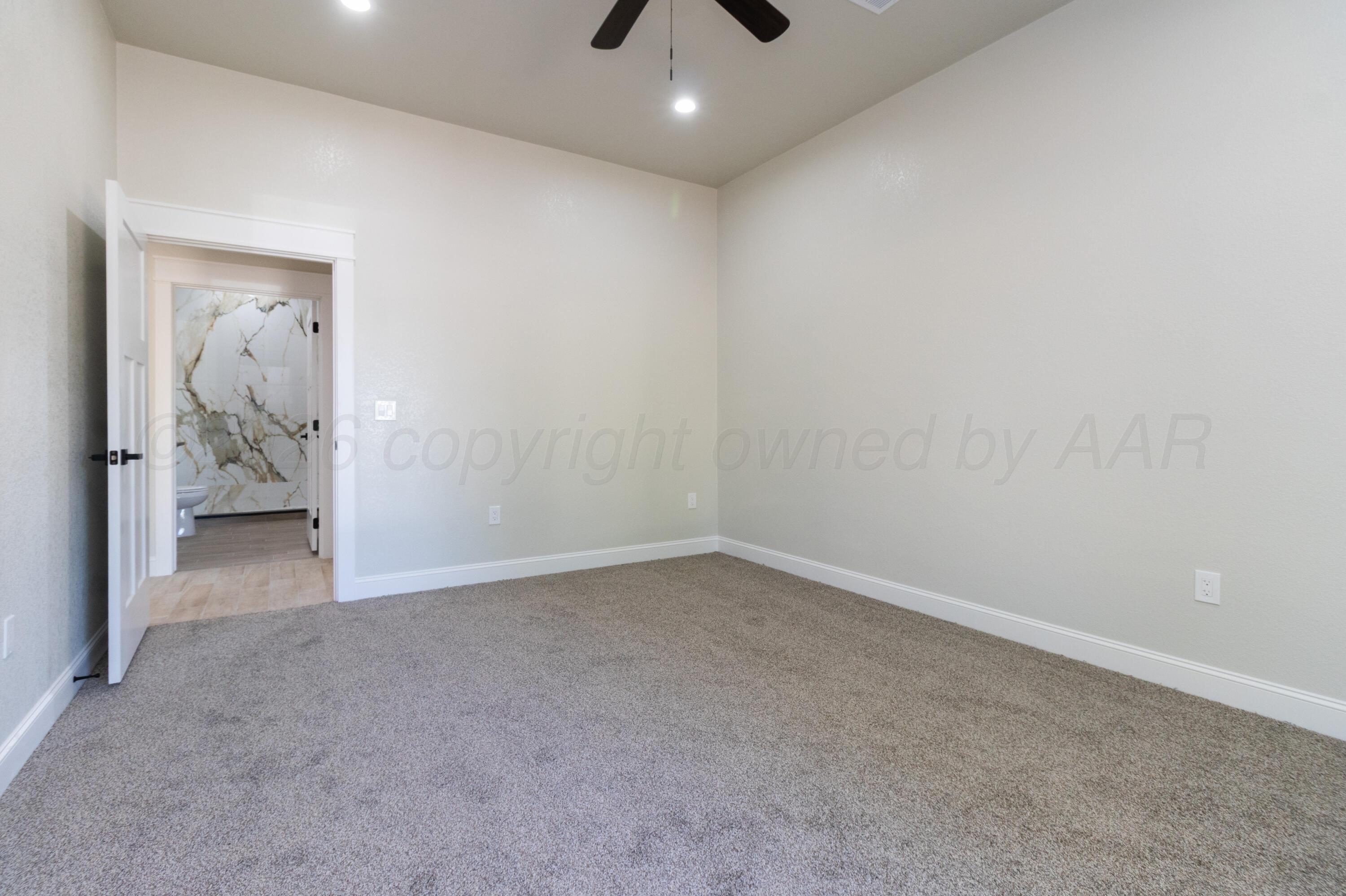 810 South Houston Street Shamrock, TX 79079 - Photo 15 of 42 an empty room with a bathroom