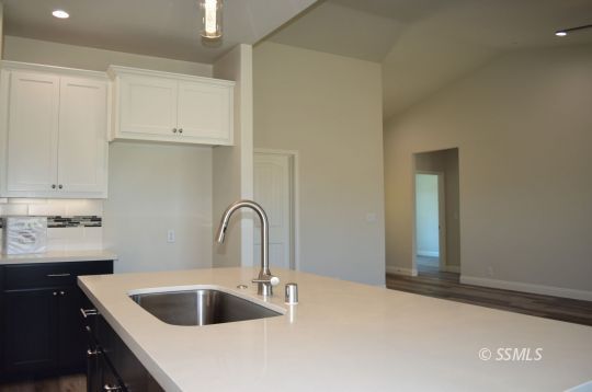 101 Rainshadow Court Ridgecrest, CA 93555 - Photo 9 of 31 Gallery Image 9