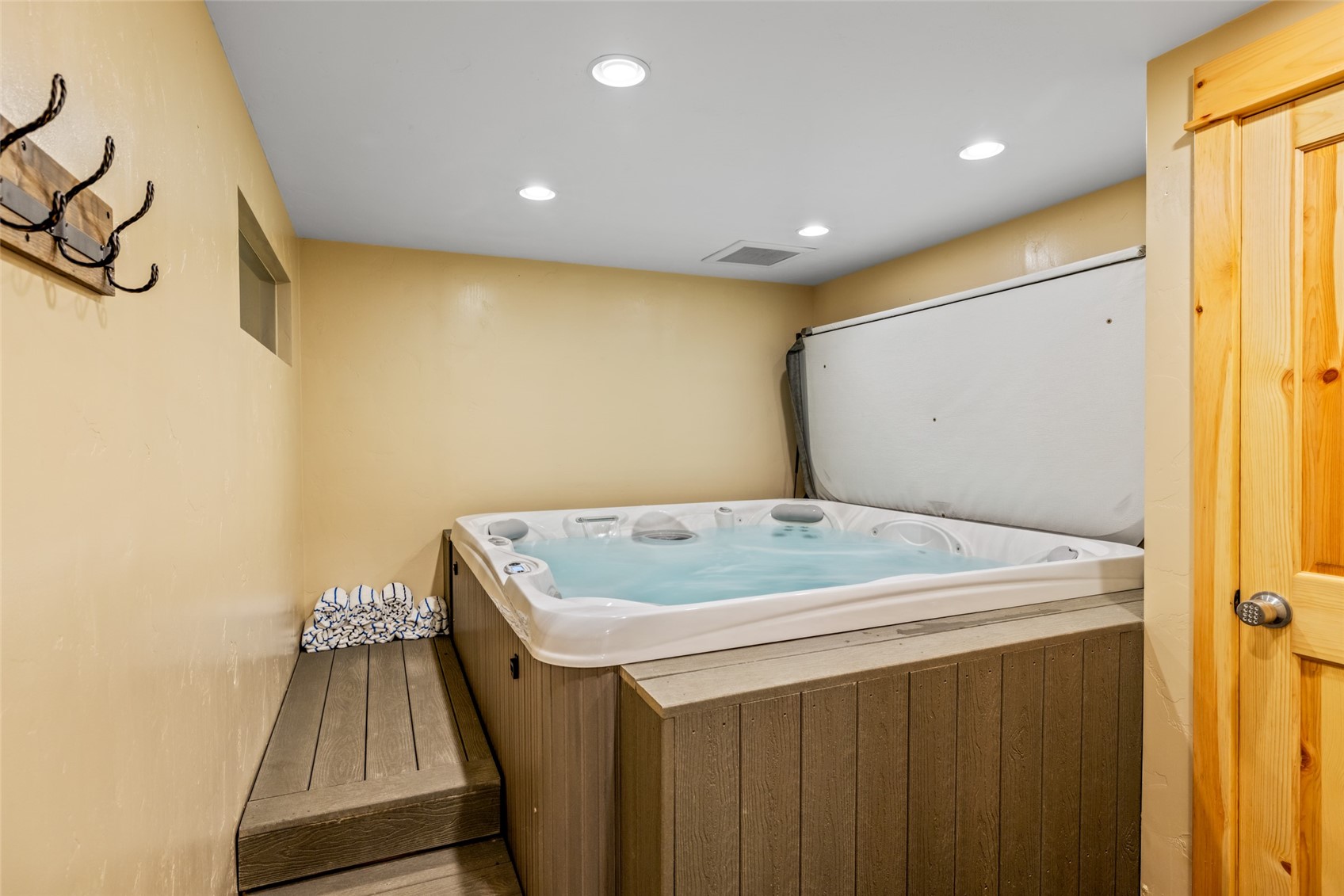 2650 Medicine Springs Road, Unit 11 Steamboat Springs, CO 80487 - Photo 28 of 40 a utility room with washer and dryer