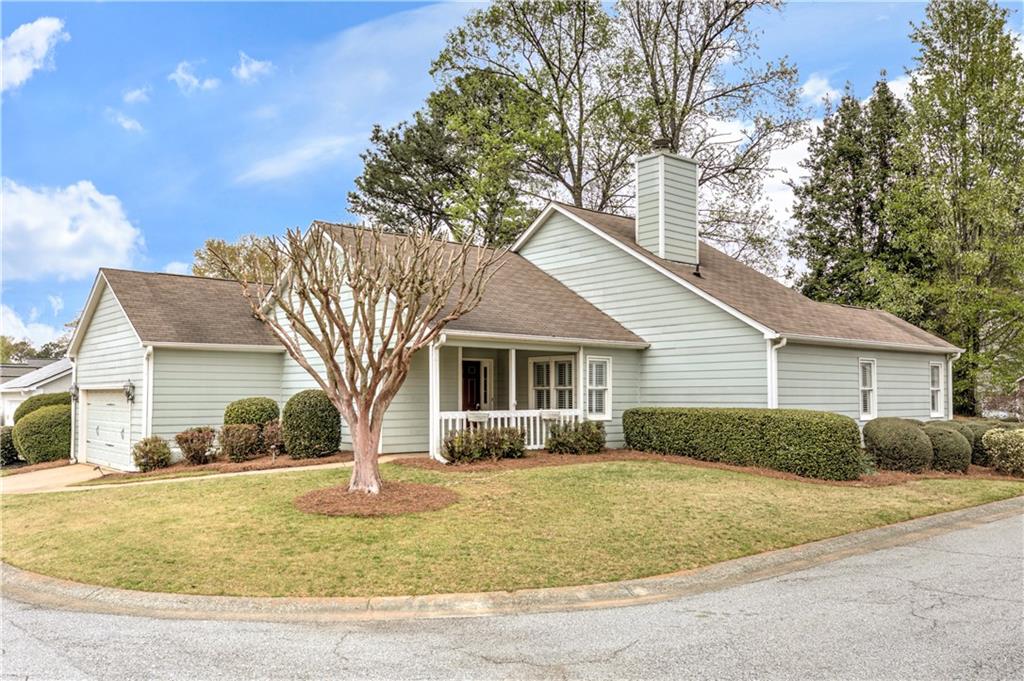 a view of a house with a yard