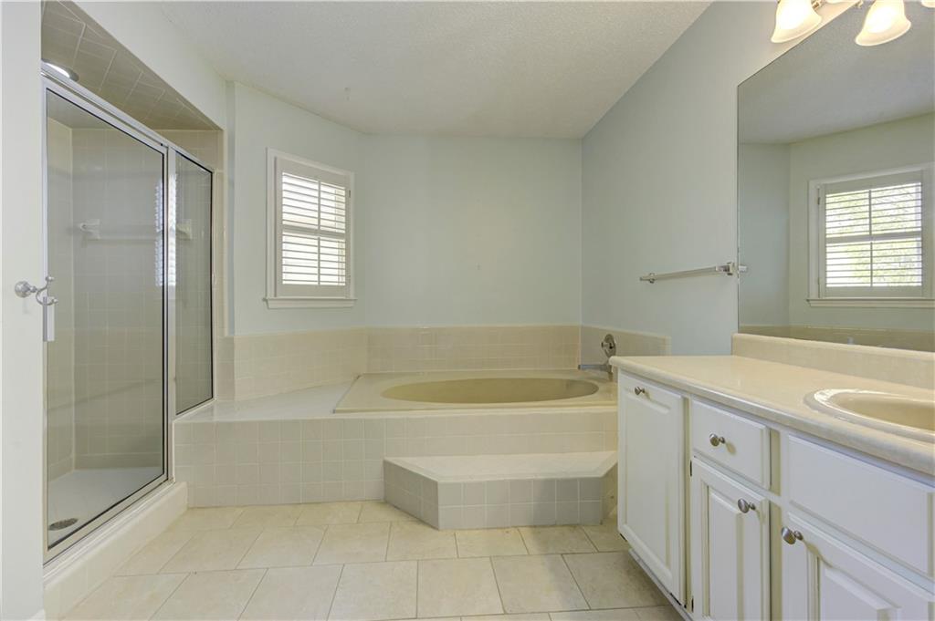 94 Robyn Way Marietta, GA 30062 - Photo 26 of 40 a spacious bathroom with a tub sink and mirror