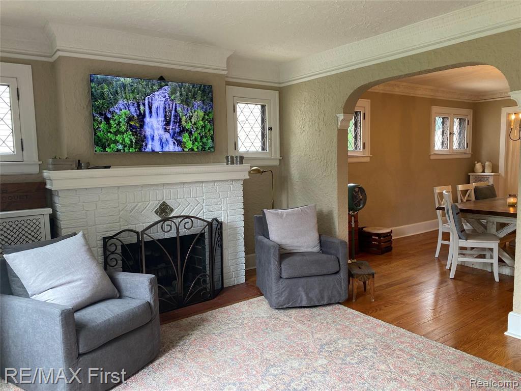 240 Fisher Road Grosse Pointe Farms, MI 48230 - Photo 12 of 54