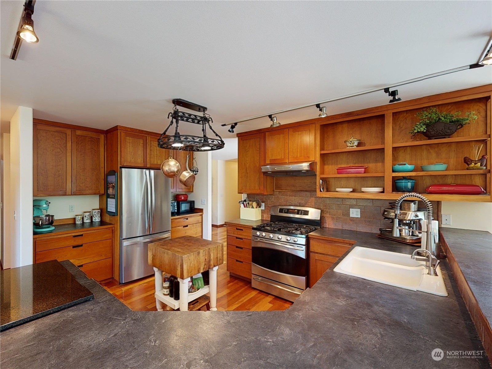 61 Camelot Road Sequim, WA 98382 - Photo 22 of 33 a kitchen with stainless steel appliances granite countertop a stove and a refrigerator