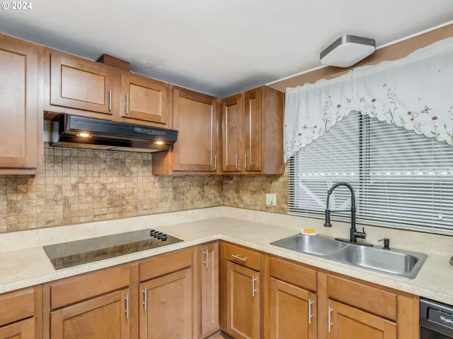 $87,999 | 21100 Northeast Sandy Boulevard, Unit 18, Fairview, OR 97024