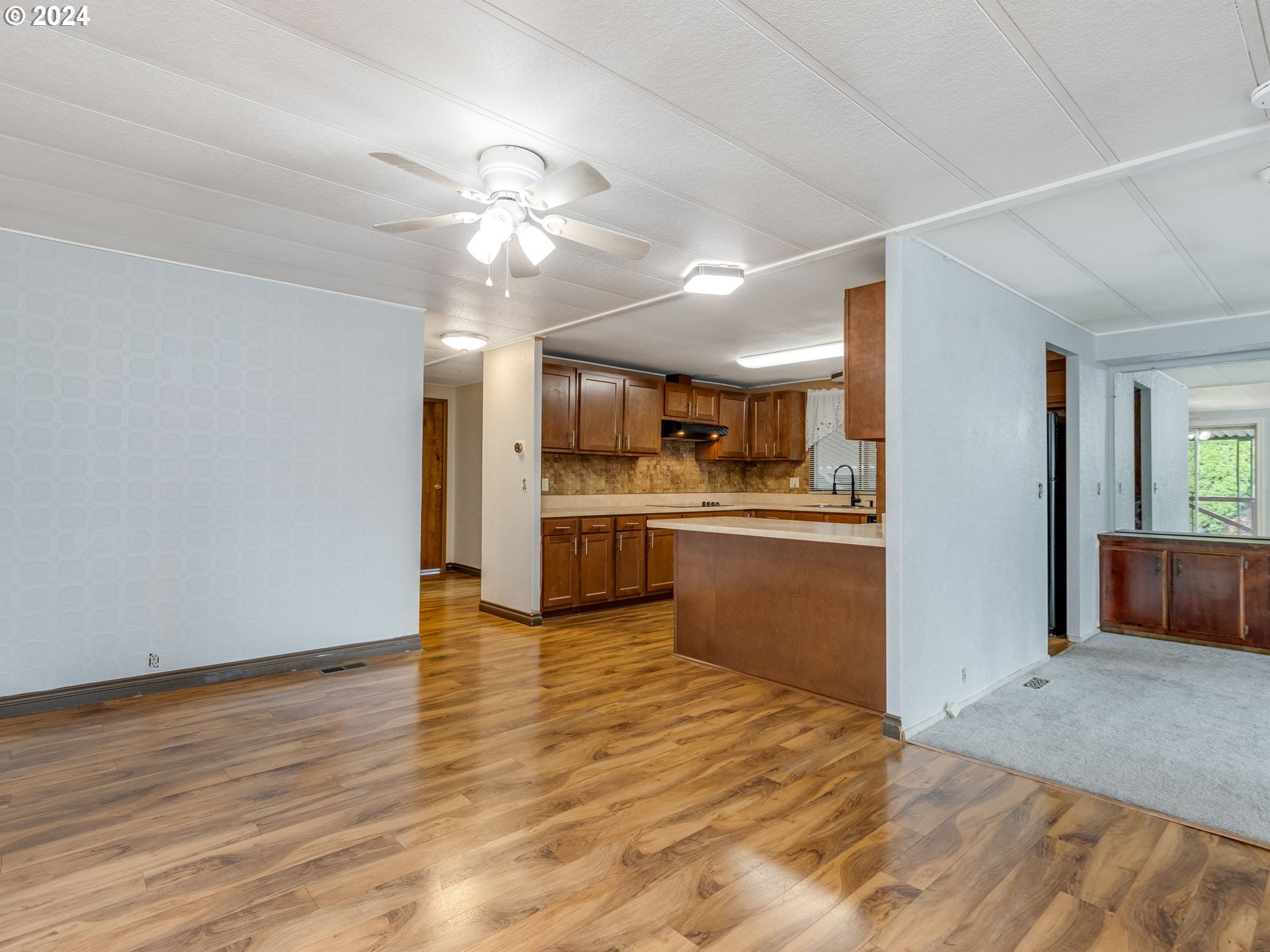 21100 Northeast Sandy Boulevard, Unit 18 Fairview, OR 97024 - Photo 18 of 34