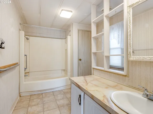 $87,999 | 21100 Northeast Sandy Boulevard, Unit 18, Fairview, OR 97024