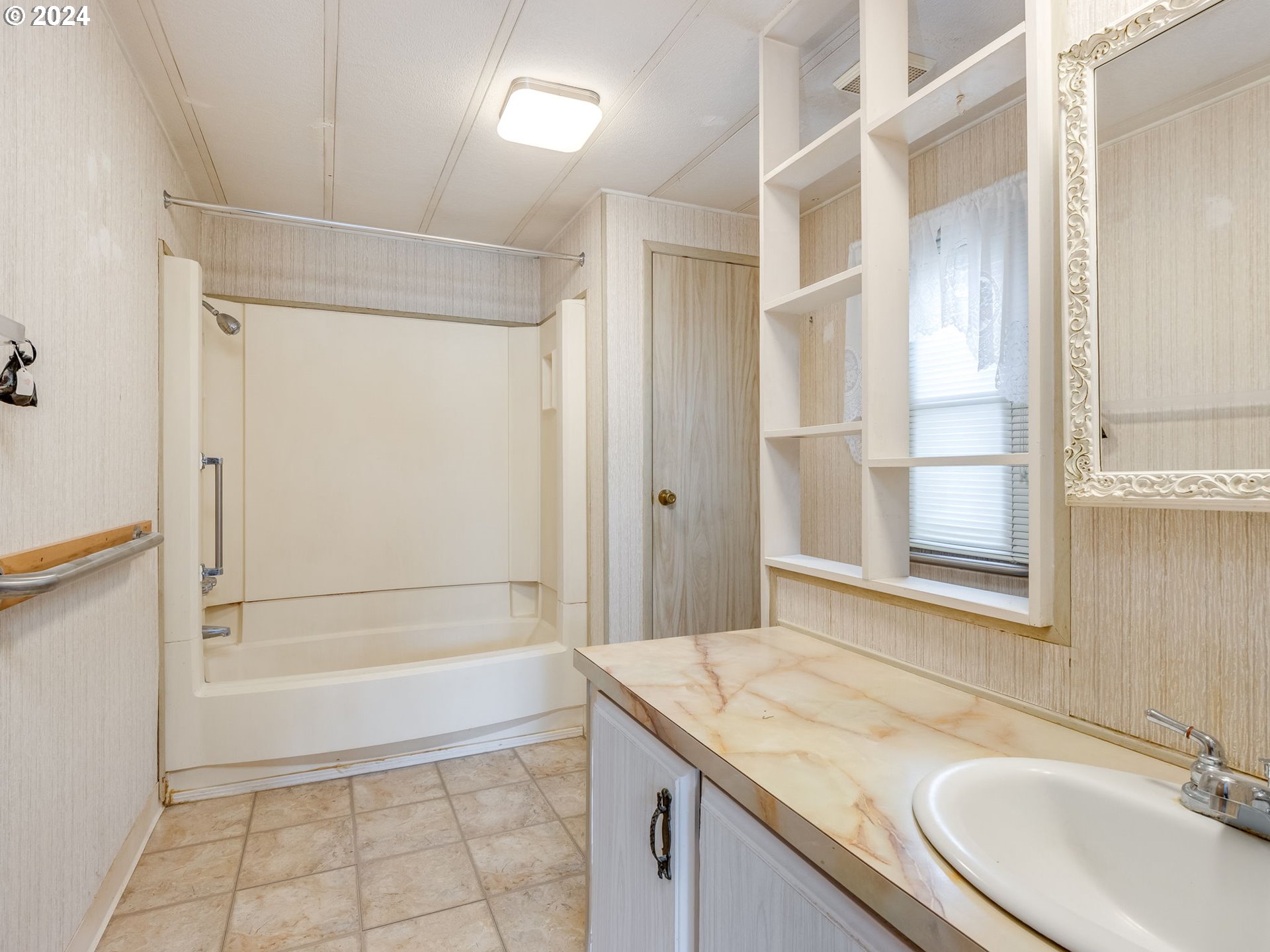 21100 Northeast Sandy Boulevard, Unit 18 Fairview, OR 97024 - Photo 27 of 34