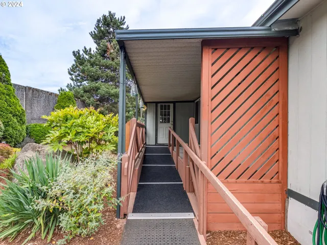 $87,999 | 21100 Northeast Sandy Boulevard, Unit 18, Fairview, OR 97024