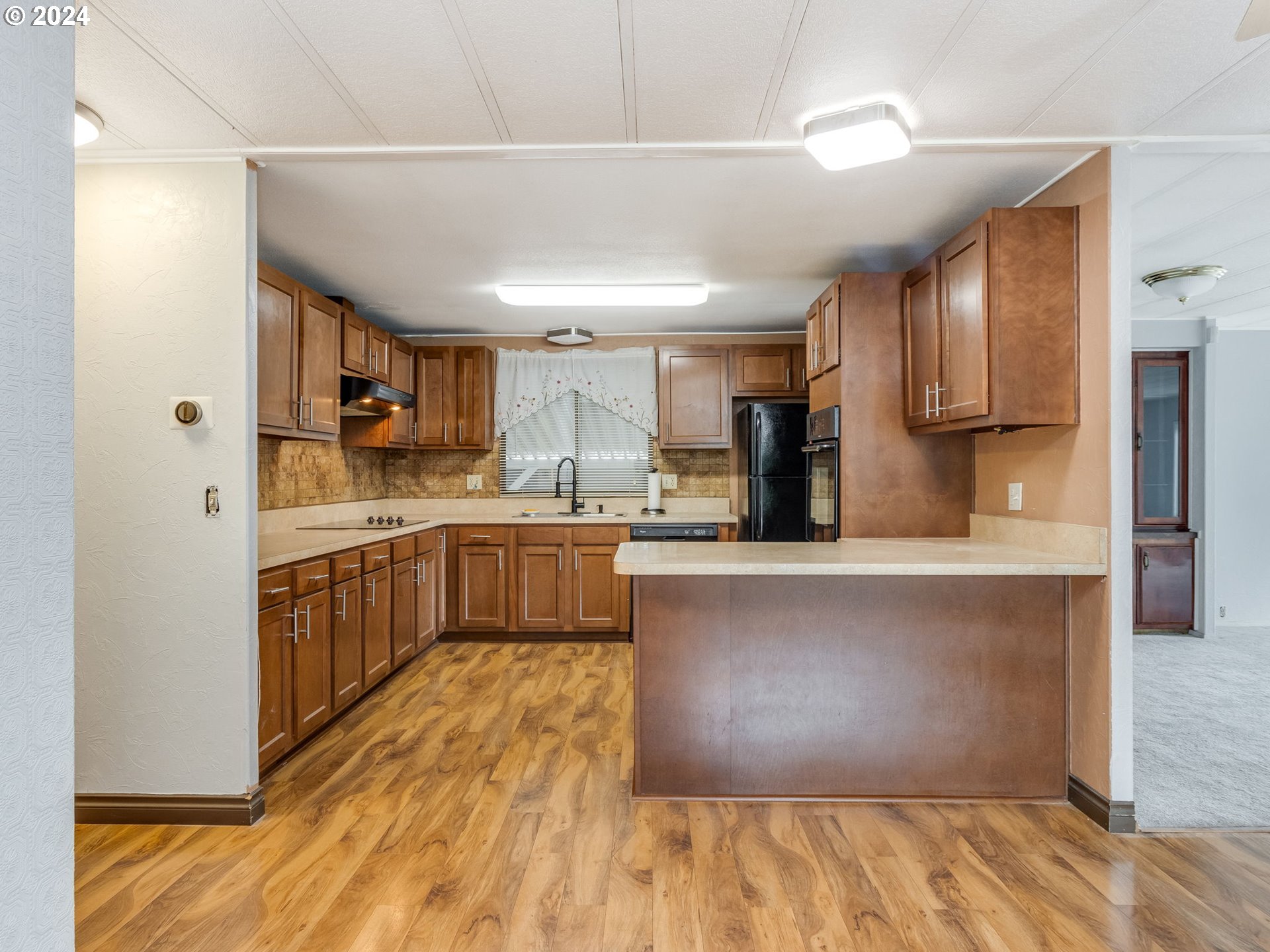 21100 Northeast Sandy Boulevard, Unit 18 Fairview, OR 97024 - Photo 6 of 34