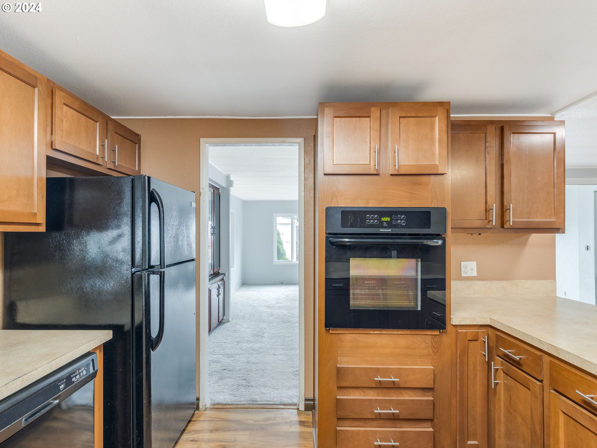 21100 Northeast Sandy Boulevard, Unit 18 Fairview, OR 97024 - Photo 9 of 34