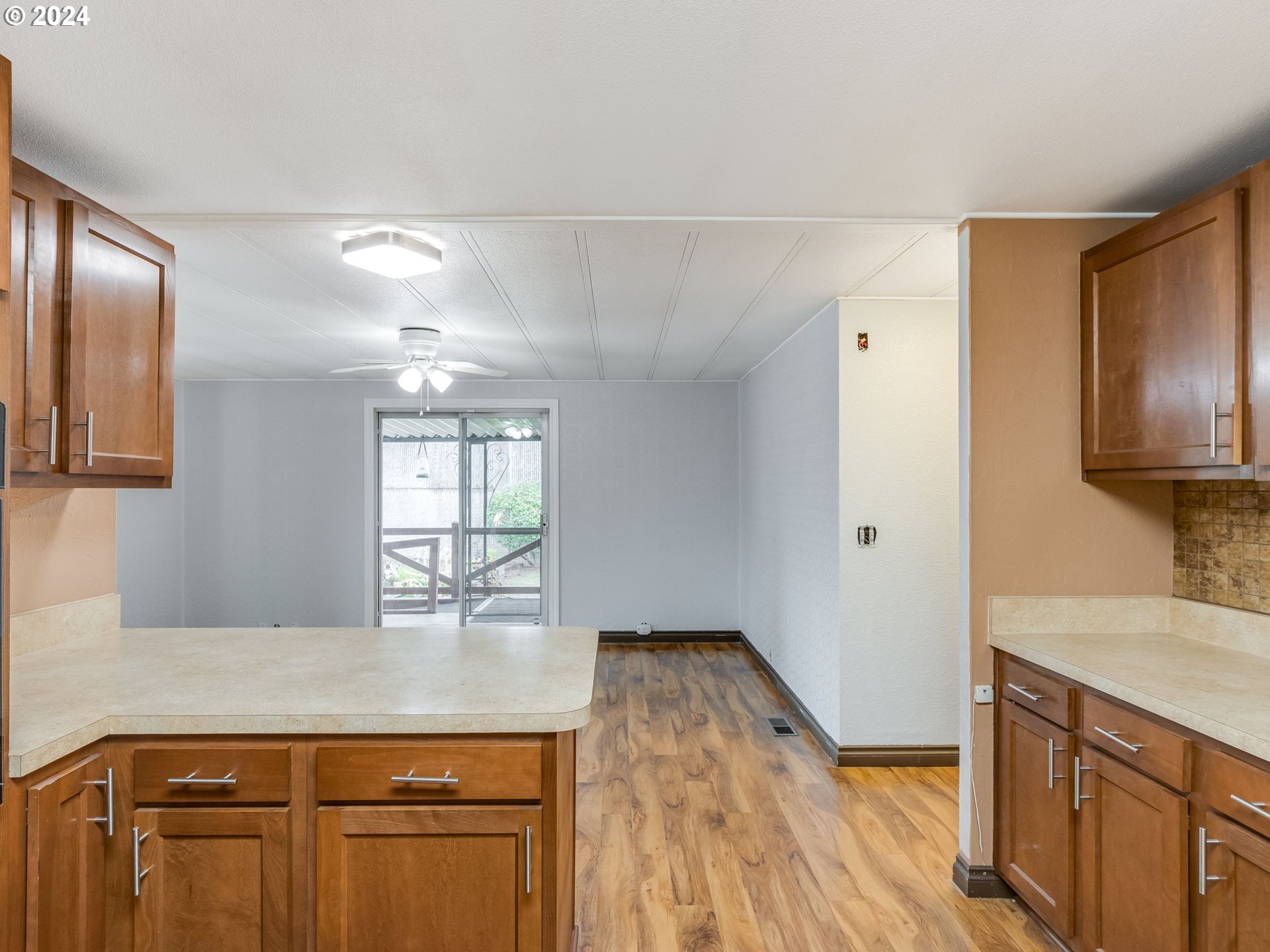 21100 Northeast Sandy Boulevard, Unit 18 Fairview, OR 97024 - Photo 10 of 34