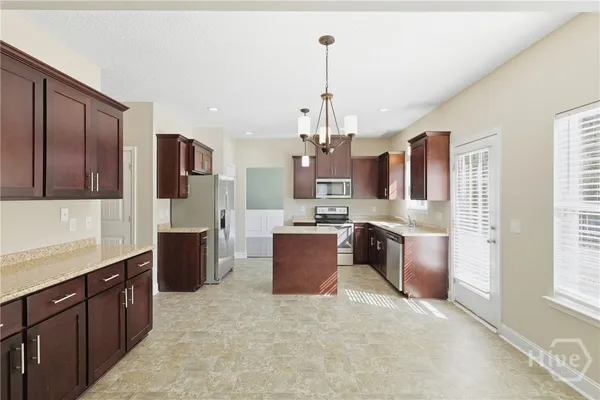 $2,550 | 732 Waterlily Court, Hinesville, GA 31313