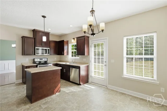 $2,550 | 732 Waterlily Court, Hinesville, GA 31313